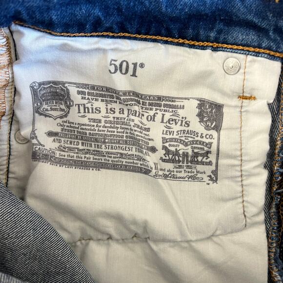 Levi 501 XX Denim Button Fly Cutoff Distressed Shorts Womens Size 26 - Picture 15 of 15